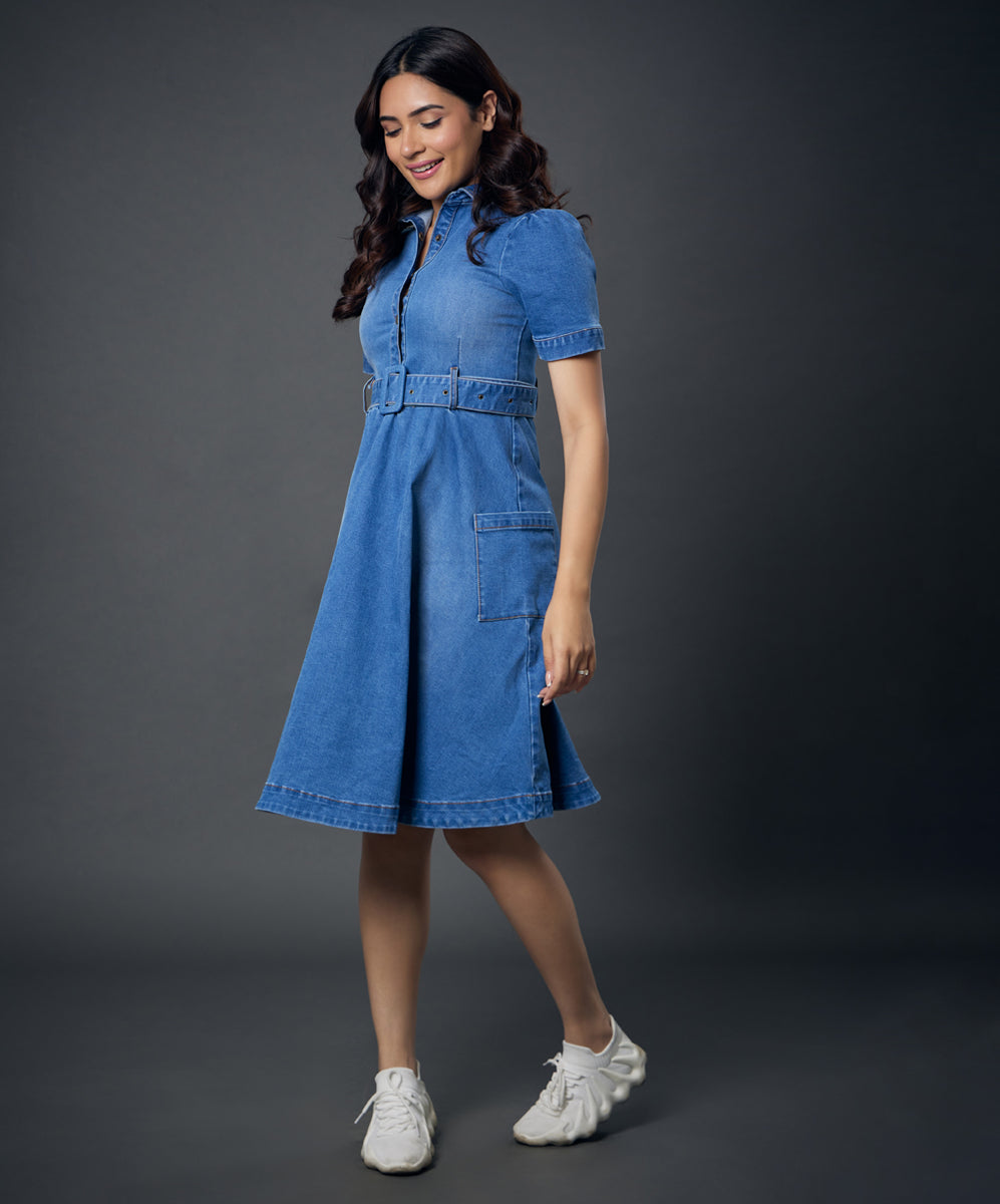 Classic Collared Denim Dress With A Belt – Zigzag