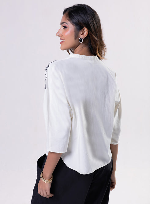 Mandarine Collar Side Embroidered Top