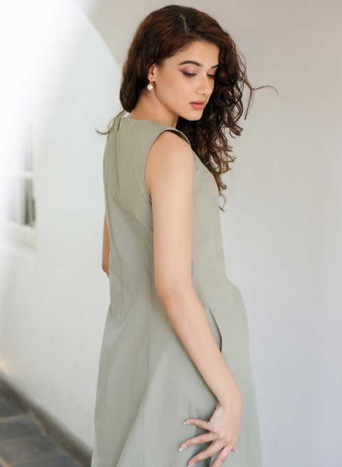 Sleeveless Princess Cut Detailed Dress