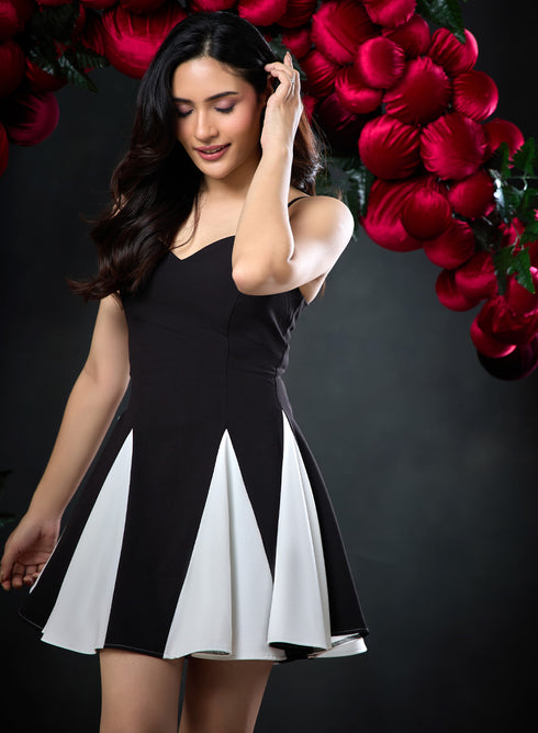 Sweetheart Neckline Paneled Mini Dress