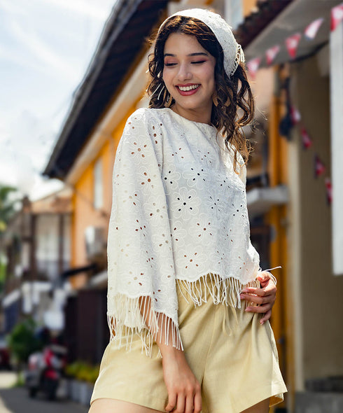 Scalloped Thread Detailed Crop Top