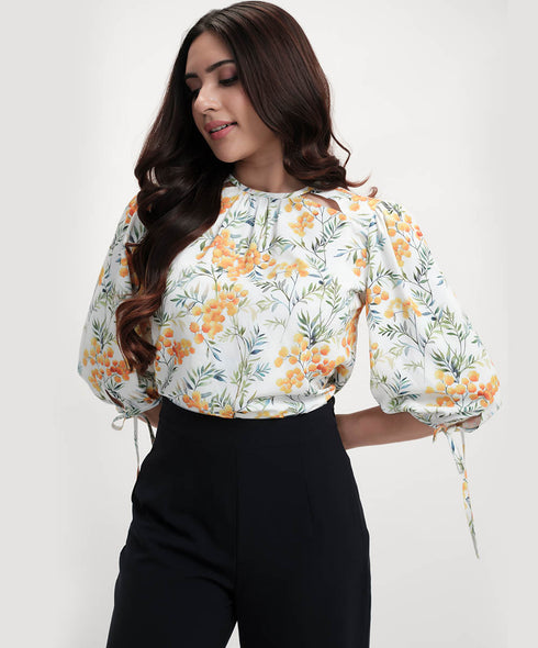 Neck Detailed Half Sleeve Floral Printed Top