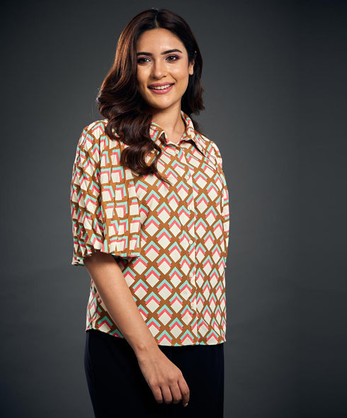 Sleeve Flared Top With A Classic Collar