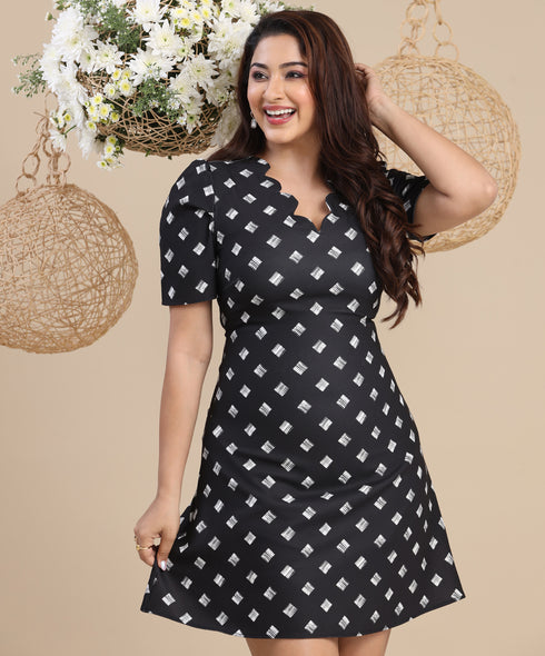 Puffed Sleeve Scalloped Shift Black Dress