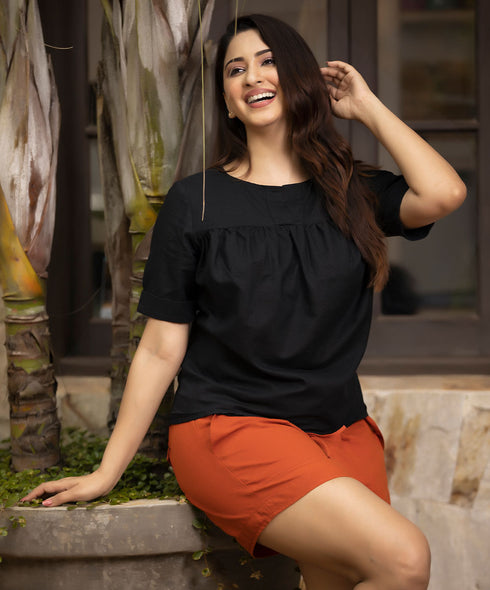 Cut Opening Round Neck Linen Top-Black